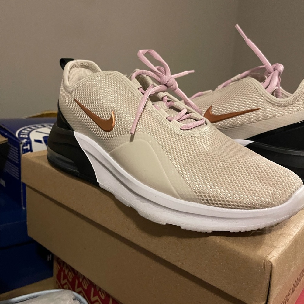 Nike tennis shoes